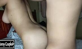 Moglie sola a casa si fa scopare da coppia