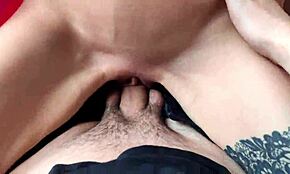 Γλυκιά κοπέλα με τέλειο κορμί γαμάται doggystyle