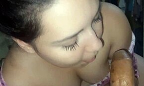 Komşum Bana Çikolata Atıştırma Numarasını Gösteriyor