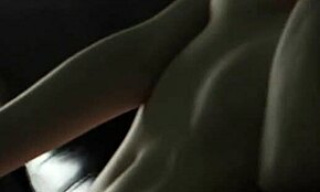 Lihat model Stasyq Sonya pirang godain dengan tetek alami di lingerie.