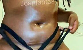 Джоанфэнтези смазанная и готова к тайной игре с анальной пробкой