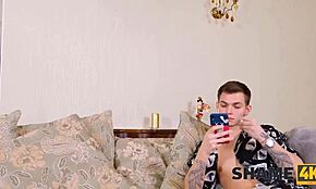 Shame4k hembiträde njuter av sexduty med ung 18+ kille i missionary och doggystyle