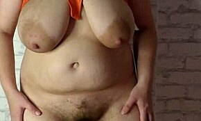 Sexy chlupatá žena dostává rychlý creampie hluboko do své manželské kundičky