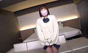 くそ、可愛いJちゃんが彼氏の前に年上のおっさんに脚開いて！中出しのお金で説得した！