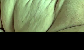 Эй, смотри, как я трахаю свою старую волосатую жену соло