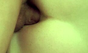 Tânăra europeană primește futut anal și suge pulă tare.