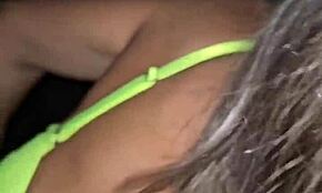 เย็ดสองสาวอายุ 18+ ในบ้านสวิงด้วยควยใหญ่และปาก