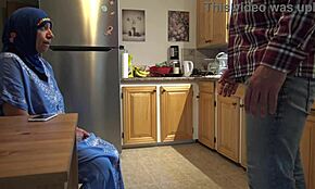 İngiliz İş Adamı Müslüman Temizlikçi Hizmetçiyi Hakimiyet Altına Alıyor