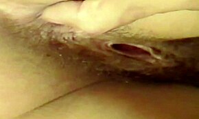 Verborgen camera vangt 58-jarige Latijnse mama’s behaarde kut die hunkert naar grote lul actie