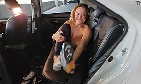 Ramassée une Teen 18+ aux Gros Seins Naturels à la Salle pour du Fun