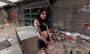 Ben goth çömelik kızım, erkek arkadaşımı aldatıp iki siyah adam tarafından pompalanıyorum