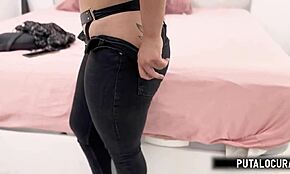 Putalocura vangt sensuele Venezolaanse Brittany voor wilde rit in bed.