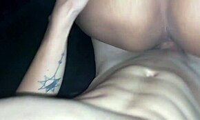 Ik Huurde Yogaleraar en We Eindigen met Neuken in Les!