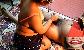 Индийская пара развлекается дико с дрочкой и минетом в спальне 😍