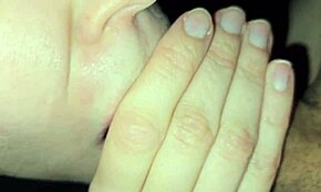 Isäpuolen iso kyrpä lipsuu kalsareiden läpi kun pettää poikaystävää raa'alla amatööriactionilla