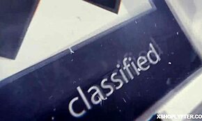 Oficial LP folla a Ava Parker en posición de águila con coño estirado en oficina