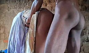 Indisk fru får intensiv anal creampie som överraskning