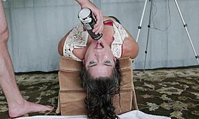 Nevinná herečka dostáva najšpinavší facefuck vôbec, prehĺta každú kvapku! 🤤