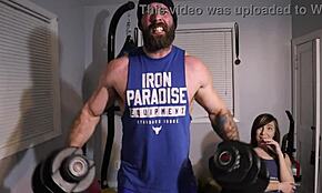 Bouw spieren met intens squirten in yogabroek nu