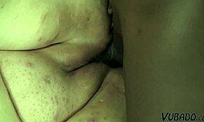 Περίεργη για 9 ιντσών μαύρο πούτσο και μελαχρινή BBW;