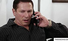 ลูกเลี้ยงล่อใจพ่อเลี้ยงด้วยดูดควยและปาก