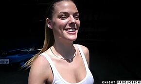 Komşu kız becerikli sakso ile şaşırtıyor. Sırrı ne?