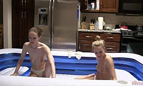 Olejové šílenství u bazénu s ostříhanou kundou a přirozenými prsy!