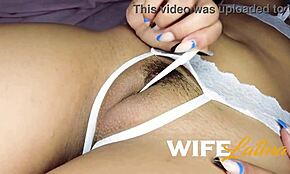 Esposa latina gostosa cavalga duro e leva gozada bagunçada