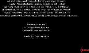 Kingsleyn kuplaperse ottaa kovaa läpsytystä samalla kun nielee spermaa