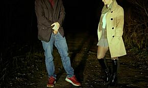 Απίστευτος ξένος με έπιασε να χτυπάω το πουλί μου έξω με το χοντρό κωλό μου