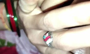 Indijski starejši pastork se prikrade v sobo male 18+ pastorke za jebanje pičke, medtem ko so starši stran