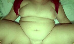 Gruba milf z dużym tyłkiem szaleje i bierze mocnego wytrysku