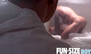 Hé, kijk naar Dolf Dietrich en Dallas Steele die cute Austin Young barebacken!