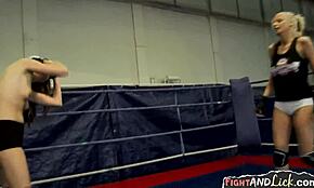 Lesbiche affamate di figa lottano e forbicano le loro fiche pelose in una rissa?