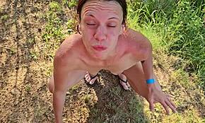 Piss-Schlampe wird zur menschlichen Toilette in wilder Compilation