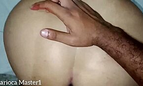 נערה שמנמנה 18+ זונה מתאמצת עם אנאל אקזוטי מזין שחור גדול