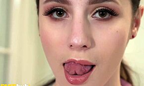 Hey, vil du se Nelly Kent drille og snyde med en ældre fyr?