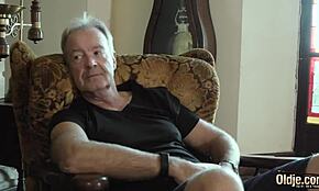 Teen sexy de 19 años abrumada por folla intensa de coño de abuelo