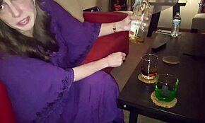 Začetek cuckold večera z amaterskim gej poljubljanjem in intenzivno akcijo