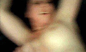 Nevěrná žena miluje anal v divokém trojce. Podívej se na část 2 na Aliacams Com!