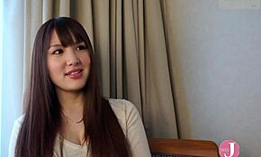 ยูอิจังยั่วด้วยการถูหีกับนมตั้งชี้ แกล้งแฟนจนน้ำแตก