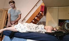 วะ ลูกเลี้ยงขี้เหร่รูดควยดูเท้าแม่เลี้ยงใน HD