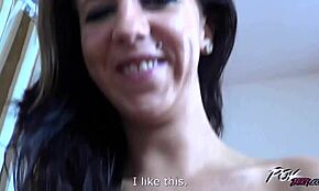 La salope POV maigre blonde suce la bite mais déteste le sperme dans la bouche