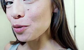 Natasha Ty u Thrillyjevom stanu, ova lepotica s lešnikovim očima dobija dupli kreampaj od Thrillmongera BBC u divljoj sesiji