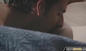 Hey, böyle sevimli esmer sevgiliyle romantik sikiş denedin mi?