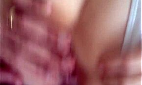 אמטורית צרפתייה בתחתונים סאטן מזוינת בסגנון כלב POV