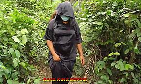 فتاة كلية إيبوني ساخنة تركب زب أسود عملاق بجنون