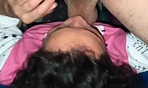 Yo, diese reife Milf liebt es, den Kumpel ihres Sohnes zu blasen und zu rimmen!