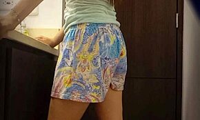 Gizli kamera gerçek Arjantinli öğrenci dışarıda işerken yakaladı