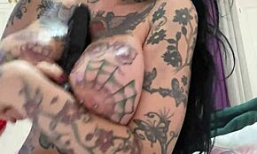 Ogromne probušene sise koje cure od ulja, ups